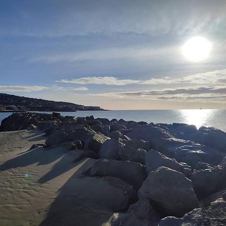 Sete : Charmant T3 Entre L'Etang Et Les Plages Exterior photo